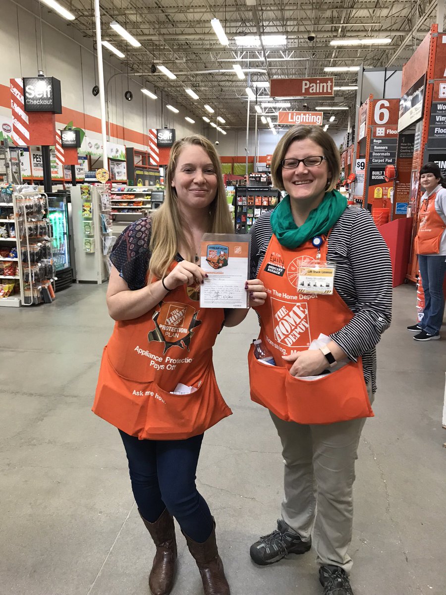woodfordTHD's tweet photo. Homer award for Appliance Specalist Shari from the District team!! Great job with the employee committee and NAC program!! #nextDH #thatsmygirl #winning #specalistsrule #takingcharge #thd360 https://t.co/NyxSETWlI4