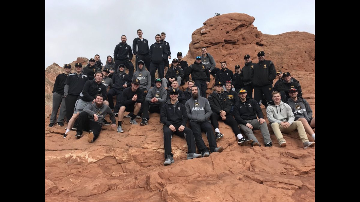 WSCBB's tweet photo. Cats did some hiking at garden of the gods park today. https://t.co/tXj2SQqqfB