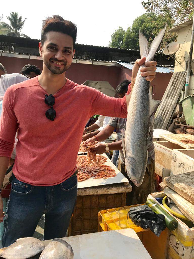 shaktiarora's tweet photo. Hi people! Another exciting contest for you this time.
Show some quirky creativity & caption my picture👆😁
The best caption will win some interesting personalized gifts from me😘
Go to my official app to participate😉😉
#Shaktiaroraofficialapp
#wincontest #captionthepic https://t.co/UwRG9eClyF