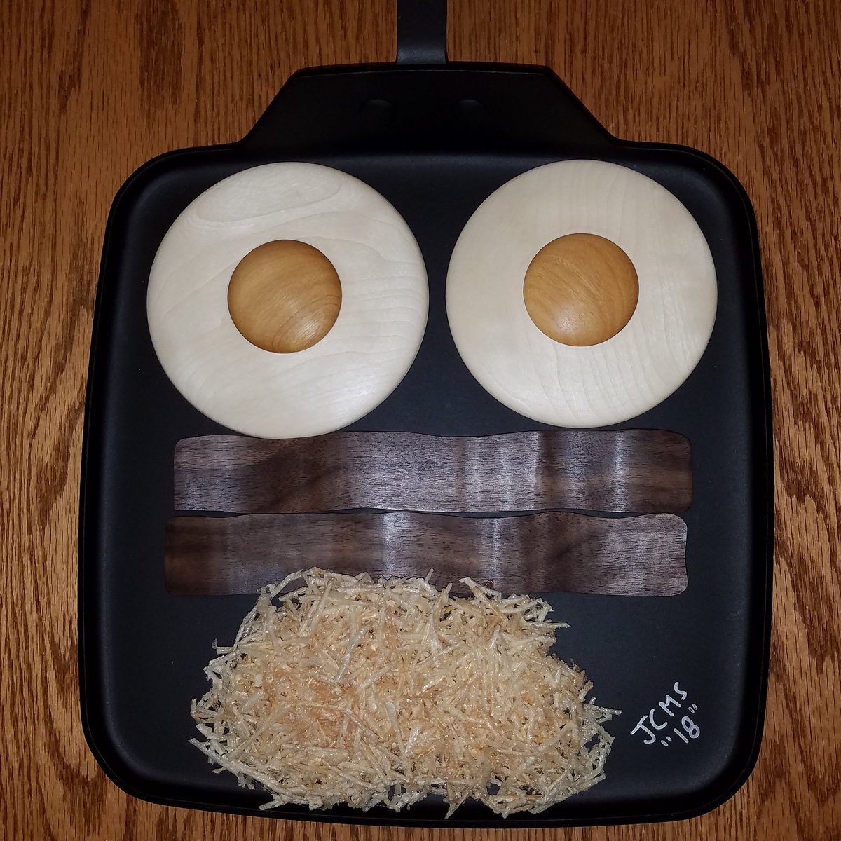 The Coulee Region Woodturners club I'm in had an egg challenge. I decided to go different than the traditional. I turned Aspen &amp; Osage Orange sunny side up eggs with wood bacon &amp; hashbrowns
#jcmakestuff #turner #novalathes #woodshop #woodturner #maker #woodworking #breakfast