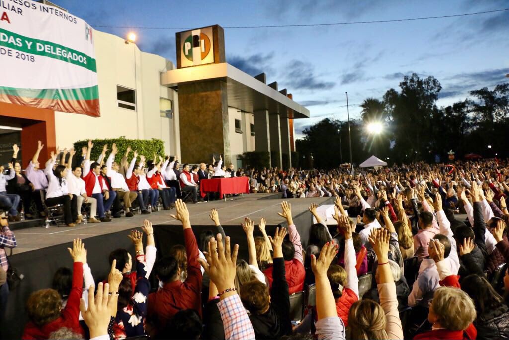 sylbeltrones's tweet photo. Hoy rendí protesta ante la Comisión de Procesos Internos de mi partido aceptando mi registro como candidata al Senado en la Jornada Electiva del PRI Sonora celebrada en la Convención Estatal de Delegadas y Delegados. https://t.co/1BryB9oY0D