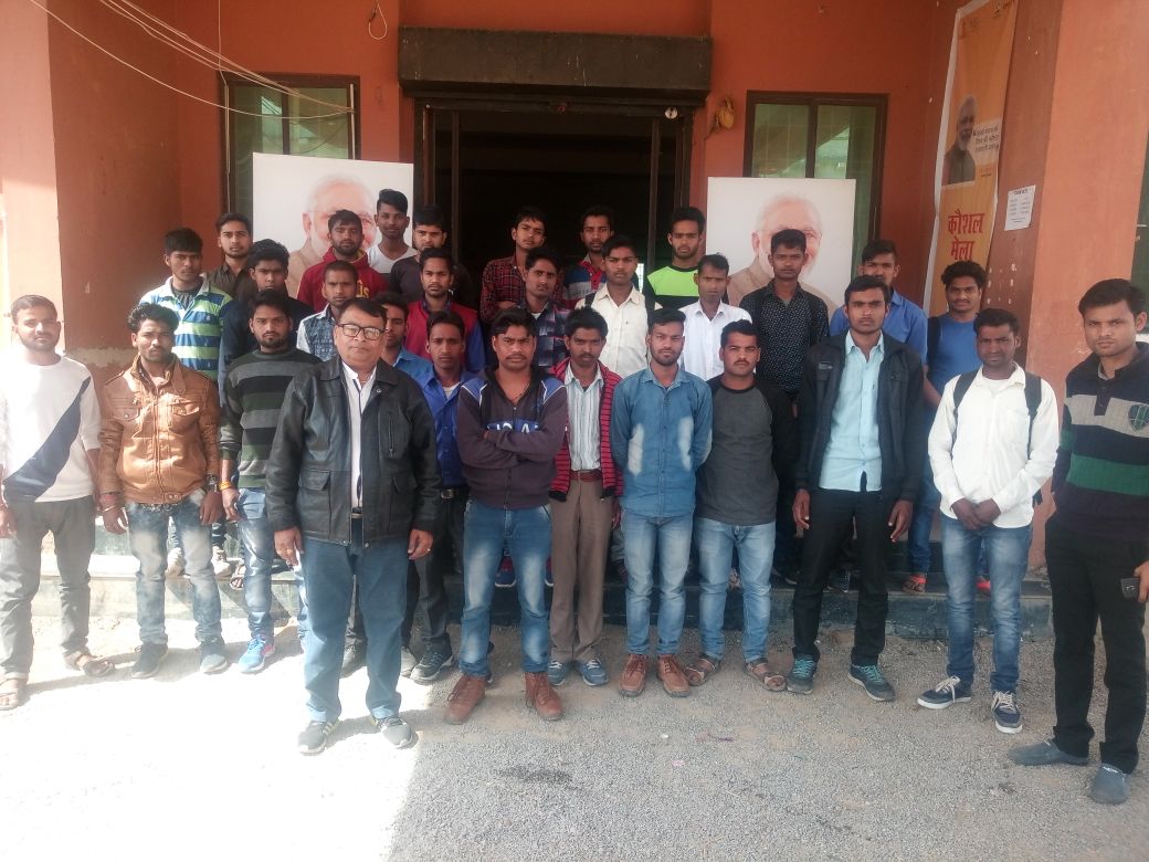 aim_achievers's tweet photo. Technicians Distribution Transformer Repair assessment at AIMA Gwalior. GD luck!!! #SkillIndia #MSDESkillIndia #AnanthKumarHegde #dpradhanbjp #PMO https://t.co/oSKC9hORtq