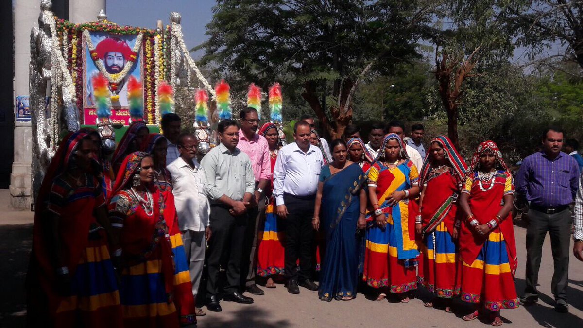 ac_mandya's tweet photo. Santha Sevalal Jayanthi colourful procession in Mandya https://t.co/e5JPNjnAIe