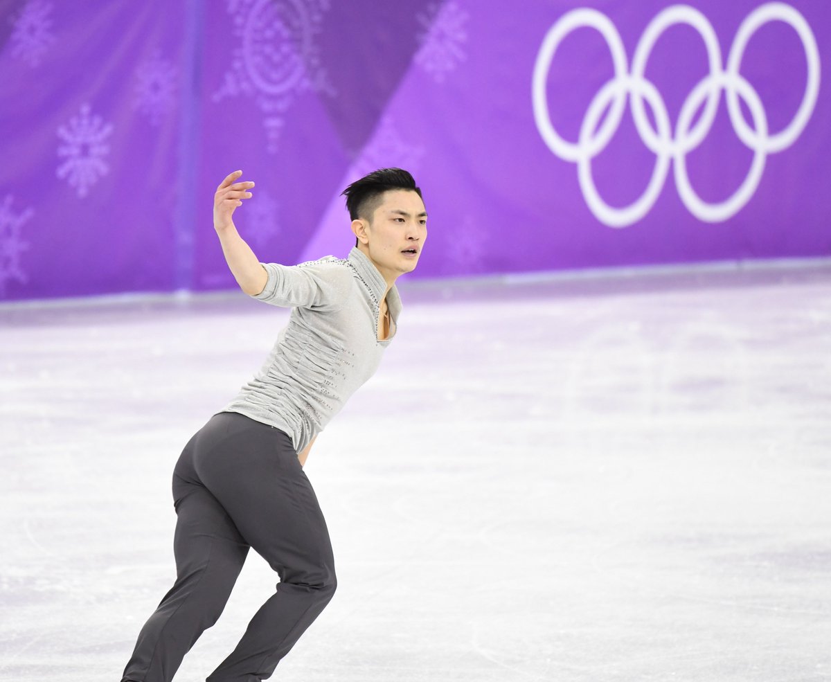 XHSports's tweet photo. Figure skaters are performing in the title-deciding free skate before Japan's Yuzuru Hanyu hits the rink. #PyeongChang2018 https://t.co/xubDi2nvsh