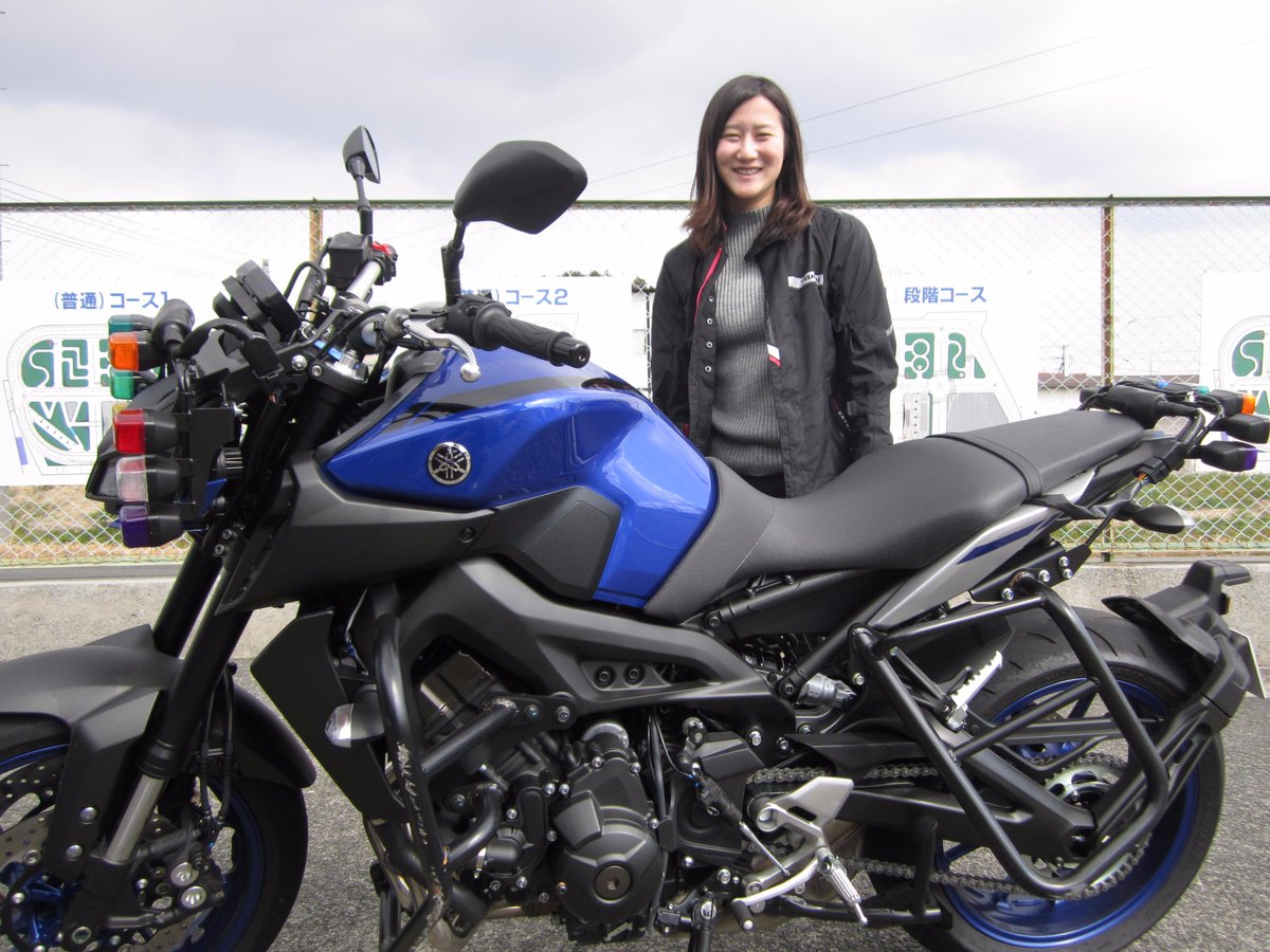 ヤマハテクニカルセンター Pa Twitter 本日 大型二輪の卒業検定を合格した彼女 Mt 09女性卒業生第二号です おめでとうございます