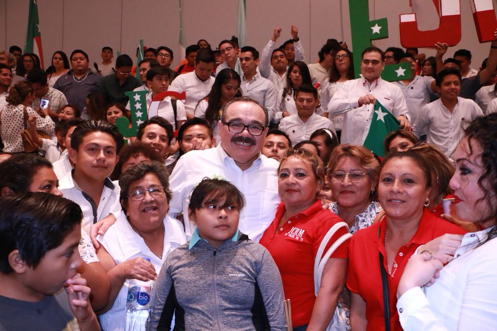jc_ramirezmarin's tweet photo. Hoy, Yucatán es un estado que va para adelante, esto ha sido un esfuerzo encabezado por el Gobernador @RolandoZapataB; y para continuar esta labor necesitamos carácter, fuerza, liderazgo y honradez, características que tenemos en @mauriciosahui. https://t.co/ylKq1oWGW5
