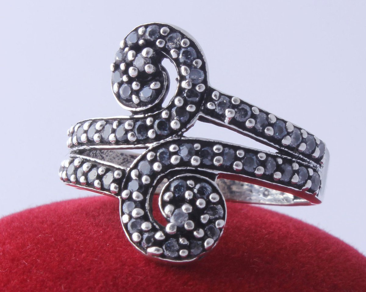 GemOSparkle's tweet photo. They are gorgeous. They are love. They are here to make a statement.Get this stunning Attention-grabber piece of glittering stones ring now only on: https://t.co/Ybj0O24SWC https://t.co/bCpx2FANBB