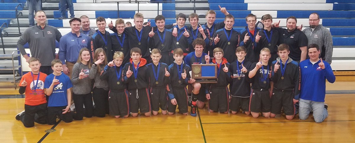 LPLeaderSports's tweet photo. Browerville last reached state for wrestling in 1991. LPGE last went in 2003. In 2018, they go together. https://t.co/8ojLy8J5YE