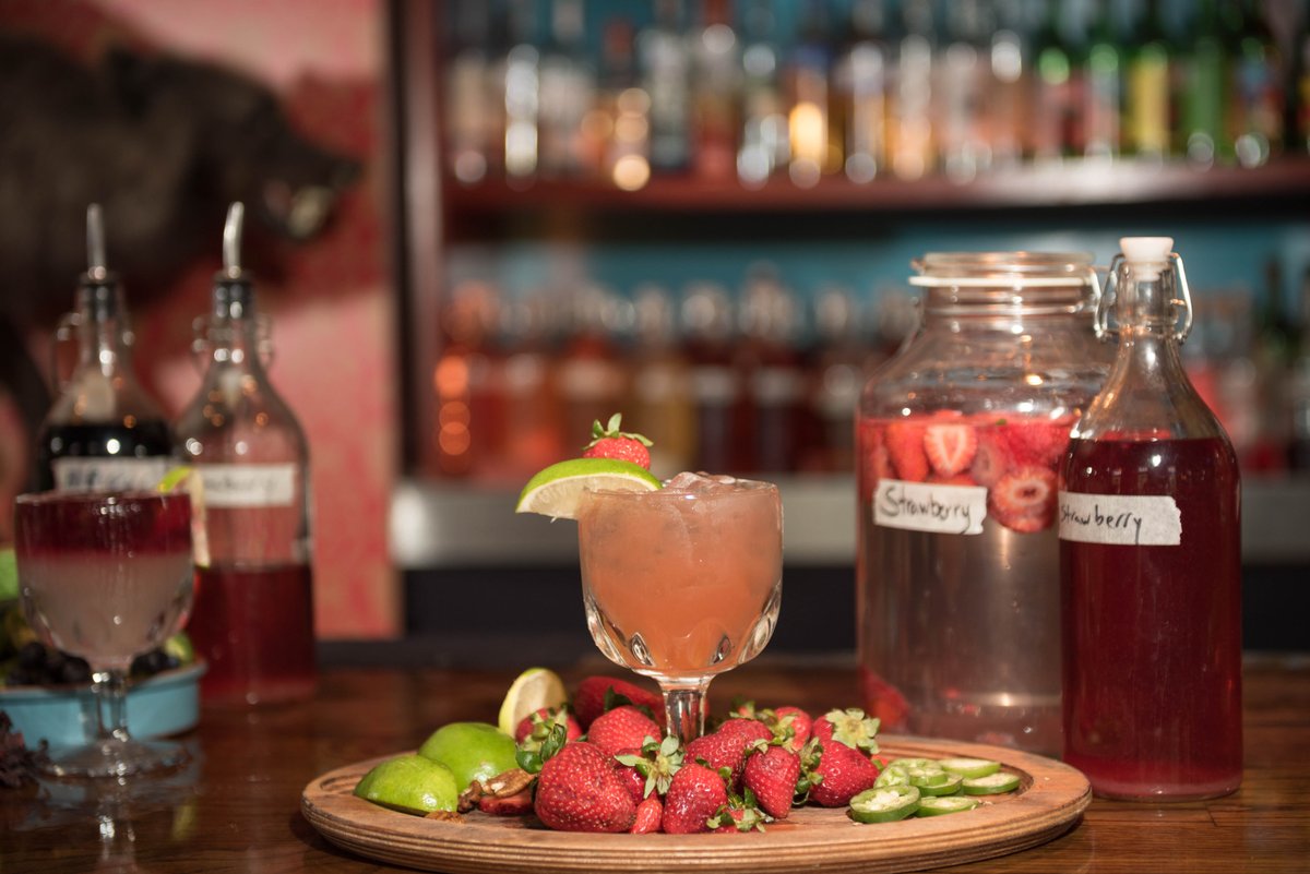 elBigBAD's tweet photo. 8th annual National MARGARITA Day in Downtown Houston on Thur Feb 22nd. Face Painters, Latin Jazz by Wasi Townsend, drink specials. Fresh ingredients. 70 flavors. Stack Flavors to build your perfect Margarita as unique as you. 10,000 sqft of party. #MargaritaDay https://t.co/bzfWRcs5P9