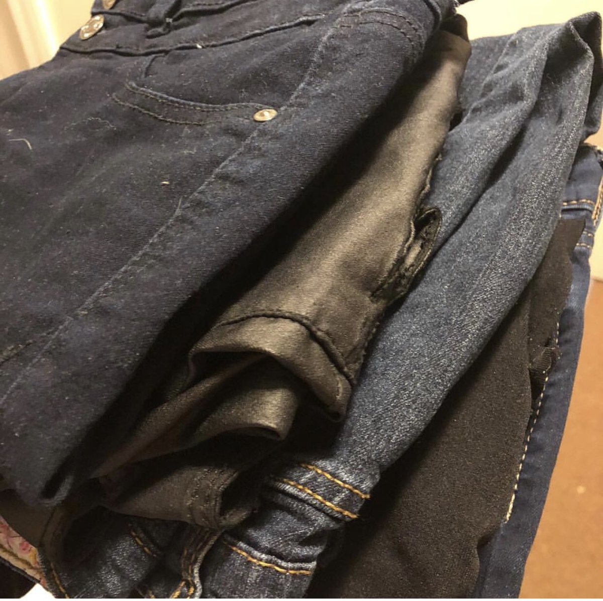 BusinessProsSAT's tweet photo. #BPAWEEK, Day 4: TeensForJeans! 👖 Our Chapter Held A Jean Donation Drive Which Was Wrapped Up Today! Our Goal Was To Collect As Many Pair Of Jeans As Possible! We Plan To Donate Our Jeans To Teens In Need, As Jeans Are The Most Requested Donation Item!! https://t.co/dmCMwcgOhM