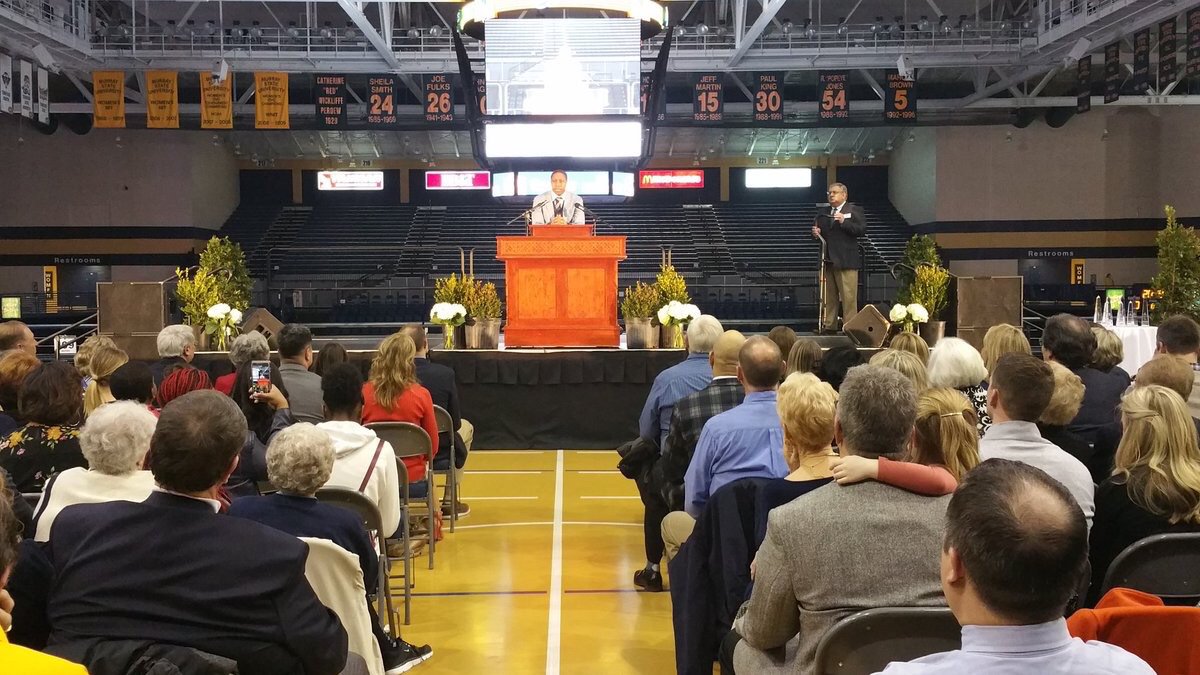 SiP03's tweet image. Where do I start....It was a blessing and a Humbling Experience tonight to be Inducted into the Hall Of Fame!!! Means so much to me and My Family!! Thanks for everything this Community and University has done for me!! Once a Racer Always A Racer!! @MurrayStateAD @MurrayStateMens