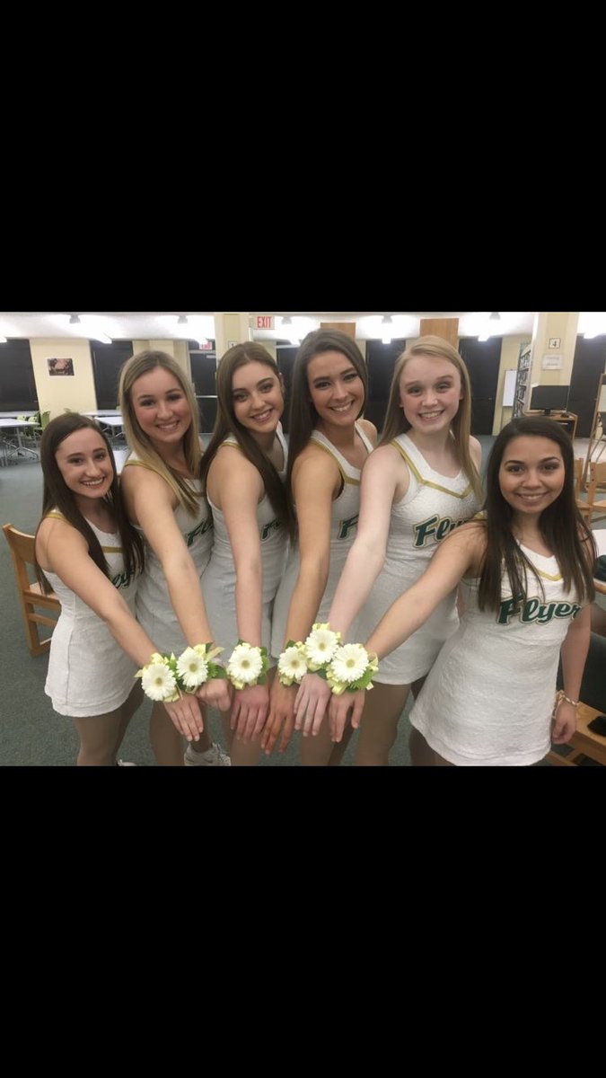 LHSflyerettes's tweet photo. We were all so happy to celebrate these 6 beautiful seniors this evening! This has been an incredible year of success thanks to their leadership! Our six seniors have very bright futures! We love you!💚💛 https://t.co/auqMZyfupS