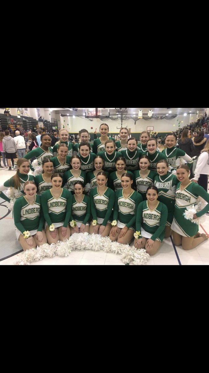 LHSflyerettes's tweet photo. We were all so happy to celebrate these 6 beautiful seniors this evening! This has been an incredible year of success thanks to their leadership! Our six seniors have very bright futures! We love you!💚💛 https://t.co/auqMZyfupS