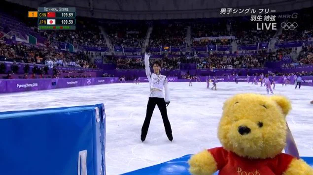 作為的に映り込む？羽生結弦さんとプーさんの素敵な一枚♪