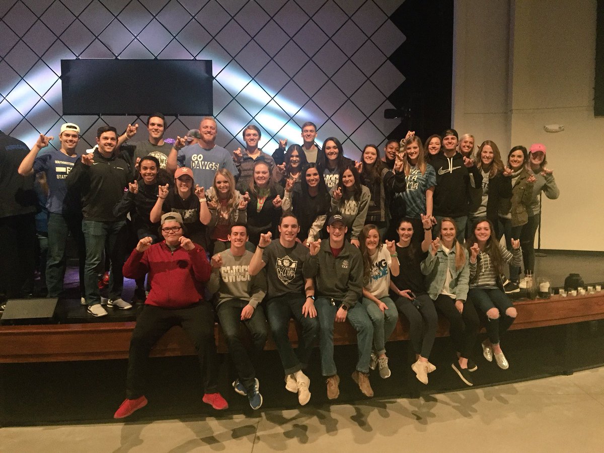 SWOSUFCA's tweet photo. Grateful for an awesome night worshiping the God who brings the dead to life!! We serve the champion! #FCAfam #FCAU https://t.co/S0puUAgJ6N