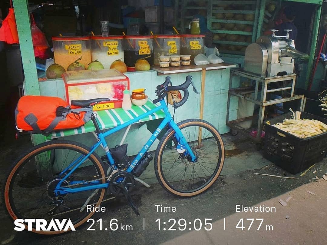 CyclingKL's tweet photo. Have a great Chinese New Year, Ride Safe and Happy Cycling back home. #BalikKampung it's a hot day for #cycletouring back to my hometown, cross city to the hills of the east side. Annual stop over at Keramat community market #CyclingKualaLumpur #marinbikes #bikepacking https://t.co/okNzLu6vao