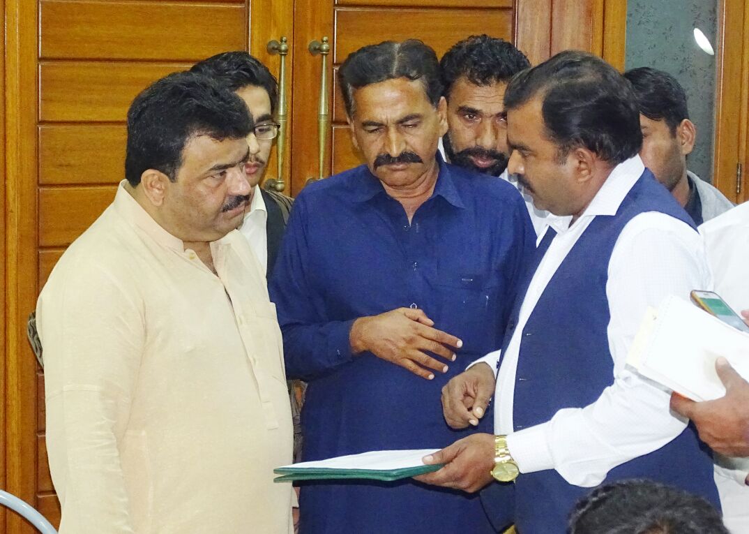 abbasialianjum's tweet photo. PPP MNA @NawabAliWassan Listening The Problems of People at His Residence #Wassan_House_Khairpur  and Trying To Solve Every Single Problem As SooN As Possible..

@BBhuttoZardari @BakhtawarBZ @AseefaBZ 
@NawabAliWassan @Fida_Wassan https://t.co/kgcrIk5UzM