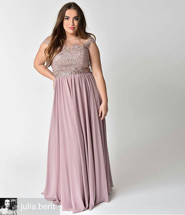 Bloggerplussize's tweet photo. Lovely 👗 @julia.berit - Happy Valentine's Day babes💘🐰🏹I hope you all feel like princesses (or princes) today!! #curvemodel #teamdcm - #plussizeblogger #plussizemodel #plussizefashion #plussizebeautiful #curvydivachic #curvymodel #curvyfashion #cur… https://t.co/KAcENDSLxt https://t.co/6coyaWpvD5