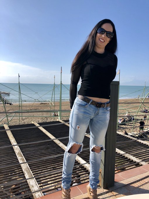 Leider geht&rsquo;s wieder nach Hause aber im April bin ich ja wieder da 😎 https://t.co/z7Q1hfQ3iI<a href="/tag/model"class="tags"><span>#model</span></a><a href="/tag/fitness"class="tags"><span>#fitness</span></a><a href="/tag/sweet"class="tags"><span>#sweet</span></a><a href="/tag/workout"class="tags"><span>#workout</span></a><a href="/tag/body"class="tags"><span>#body</span></a><a href="/tag/fit"class="tags"><span>#fit</span></a><a href="/tag/hot"class="tags"><span>#hot</span></a>