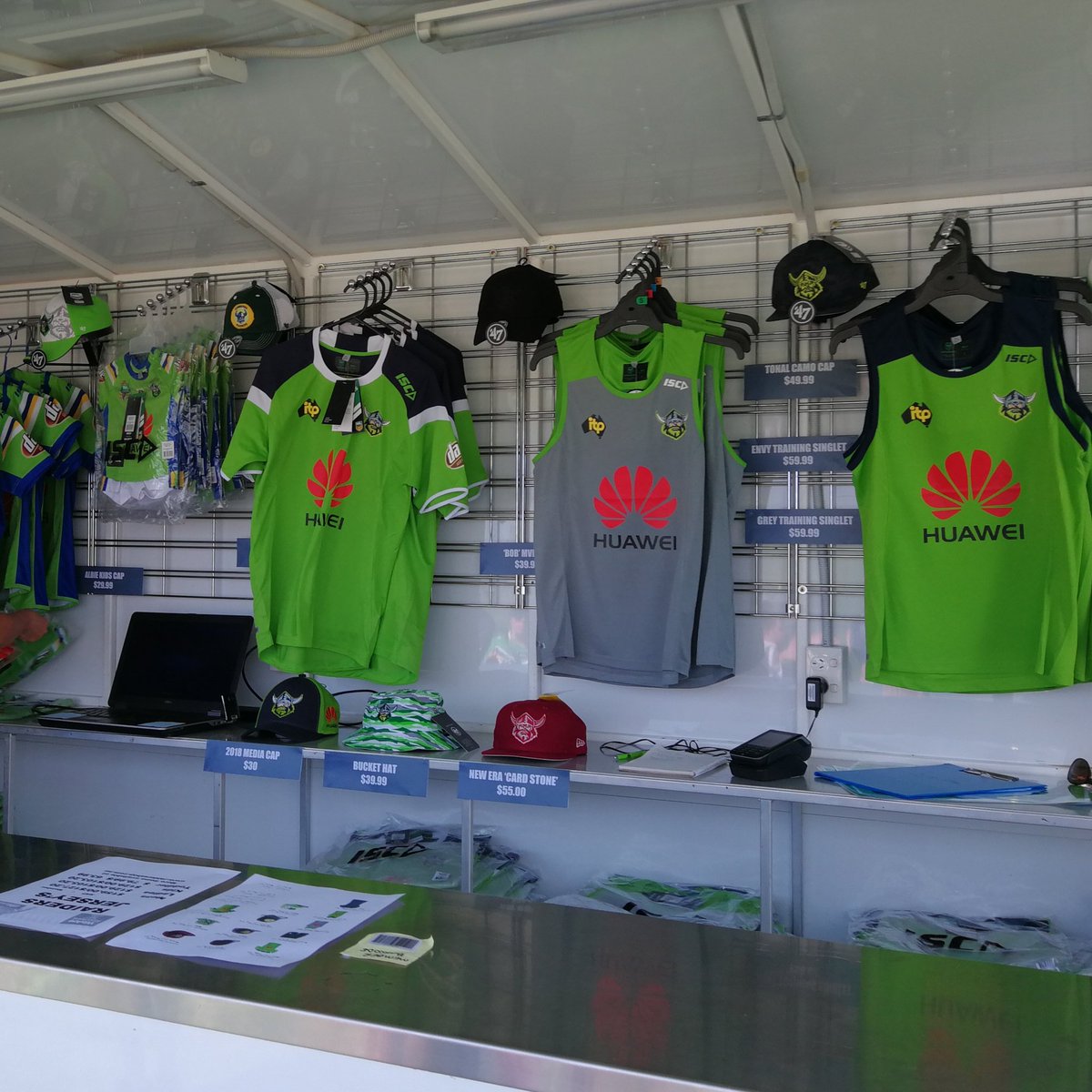 raiders clothing store