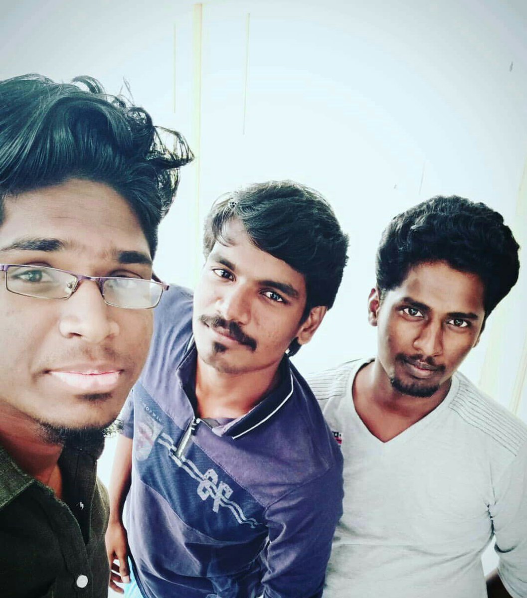 NameisTamizh's tweet photo. #finalyr #frndslove❣
FinallyEnd our clg life but to be continued our loves😊✌🏻 https://t.co/nuQx6xvSLv
