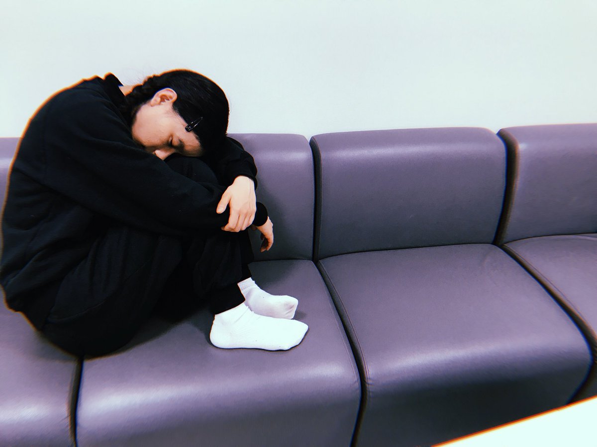 koji_seto0518's tweet photo. 同じ寝方している人発見！！！笑 https://t.co/ENXHs3n4na