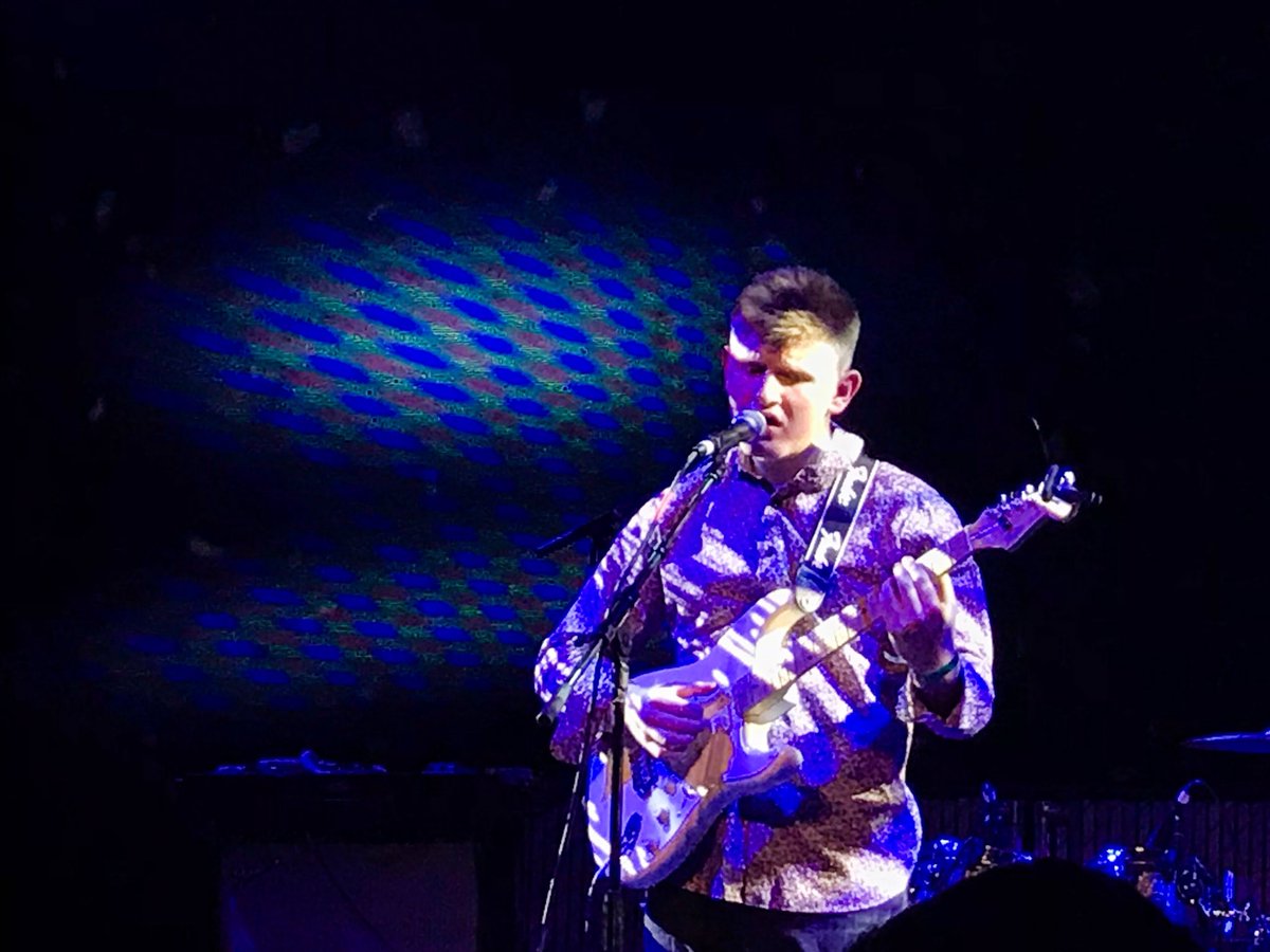 #SamFoster #soundoff just a man and his guitar singing from the heart. #dontneedmorethanthat