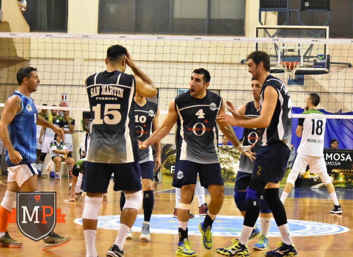 Rodri_Lezcano's tweet photo. #LigaA2 #Voley #Weekend6 San Martín dejó sin invicto a Policial. Victoria 3-1 (27-25/25-20/19-25/25-20) para los de Martín López. https://t.co/NlEnj7EYcJ