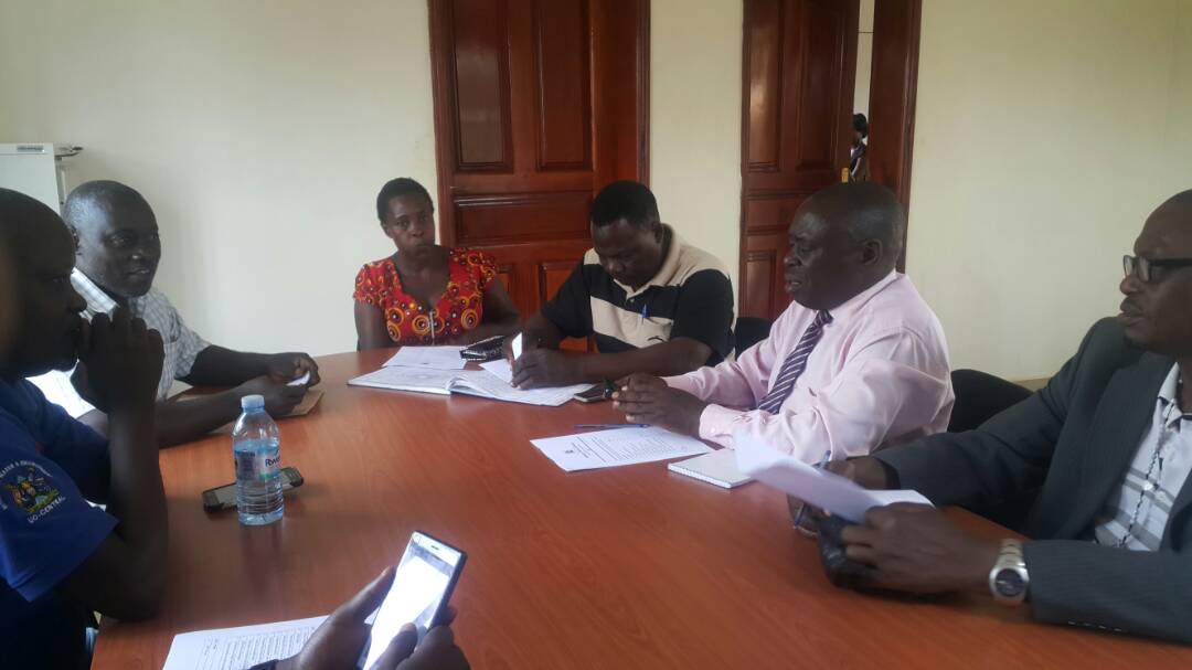 min_waterUg's tweet photo. Kiboga Water Supply System was handed over to Central Umbrella of Water and Sanitation to provide good service delivery to Kiboga community. #MWEWORKS @UmbrellasWatsan @HonKibuule @alfayole @WSDFUganda @FrankTumwebazek @DominicKavutse @UgandaMediaCent @nbstv https://t.co/KbFIRQfQ1T