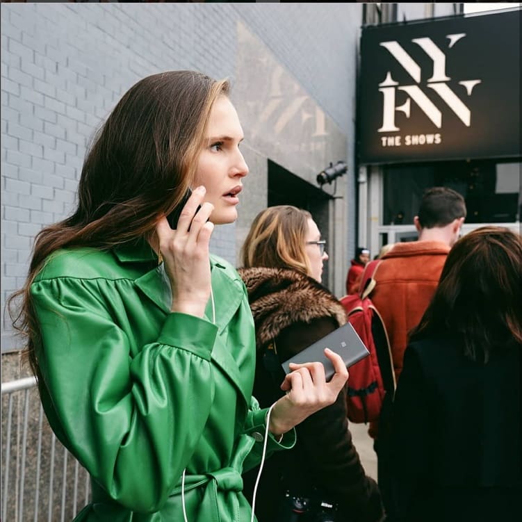XiangW_'s tweet photo. Spotted these fashion icons with their #NYFW companion,10,000mAh Mi Power Bank Pro. How cool is that?  #PoweredByMi https://t.co/WRhObL53P3