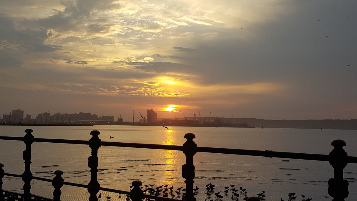 raunchrocket's tweet photo. #sunrise #morningafter #harbourviews #fortheloveof #nofilter #photographyinmotion #justleftwork #durbanrocks https://t.co/d2KBtIOm9b