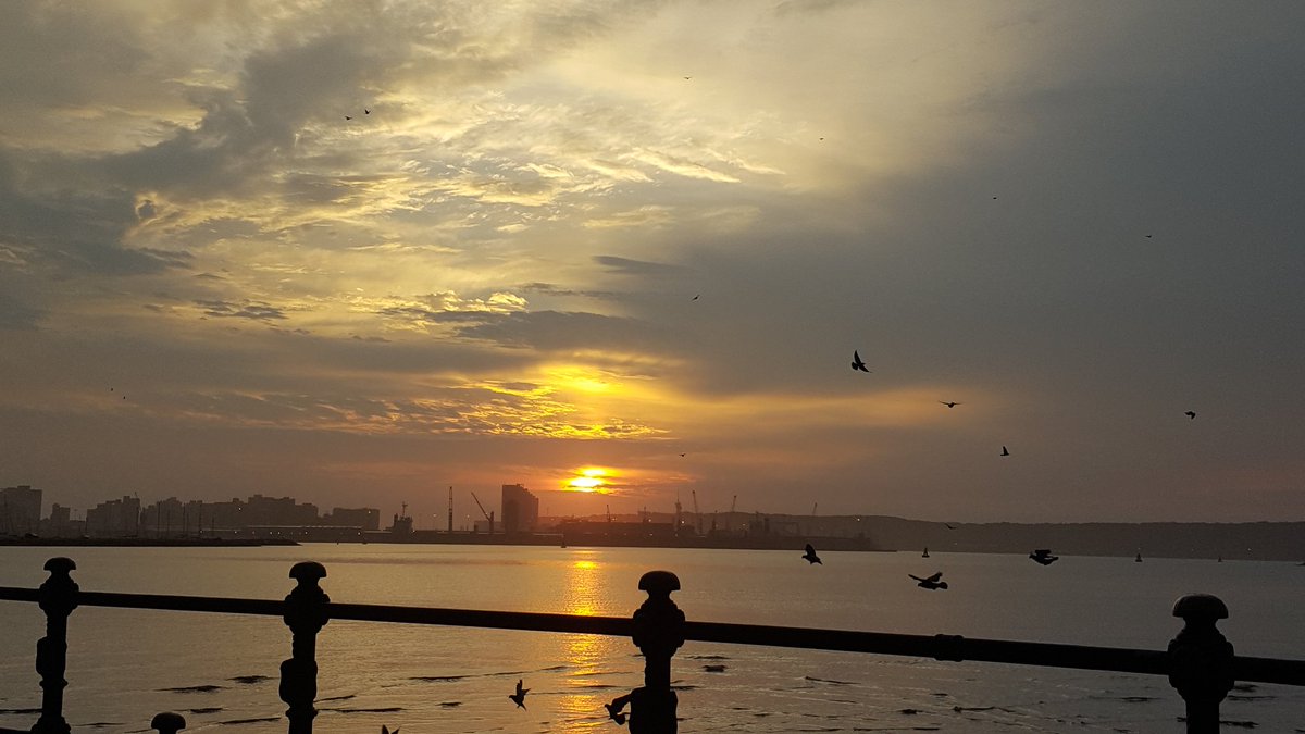 raunchrocket's tweet photo. #sunrise #morningafter #harbourviews #fortheloveof #nofilter #photographyinmotion #justleftwork #durbanrocks https://t.co/d2KBtIOm9b