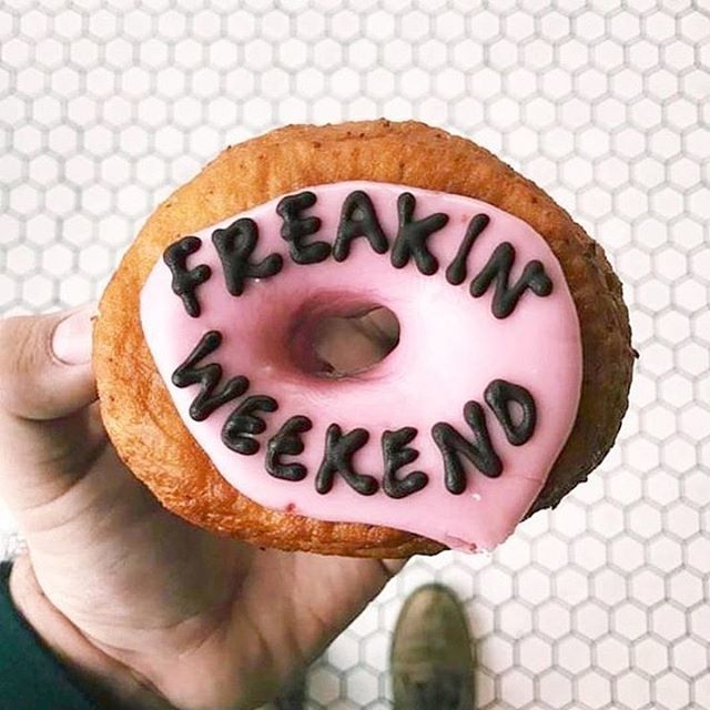 creativesolHQ's tweet photo. You know what it is. 🍩🙌🍩
.
#weekendfun #weekendmood #donutstyle #freakinweekend #weekendvibes #donutvibes
.
📷: @five_daughters_bakery https://t.co/xHOVvSU7ey https://t.co/nMEOLJU4vS