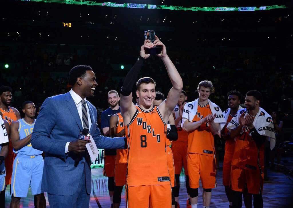 Warcraft's tweet photo. @LeaderofHorde Nice legendary drop tonight. 

For the Horde! 🏆 https://t.co/tAFnwiPagA