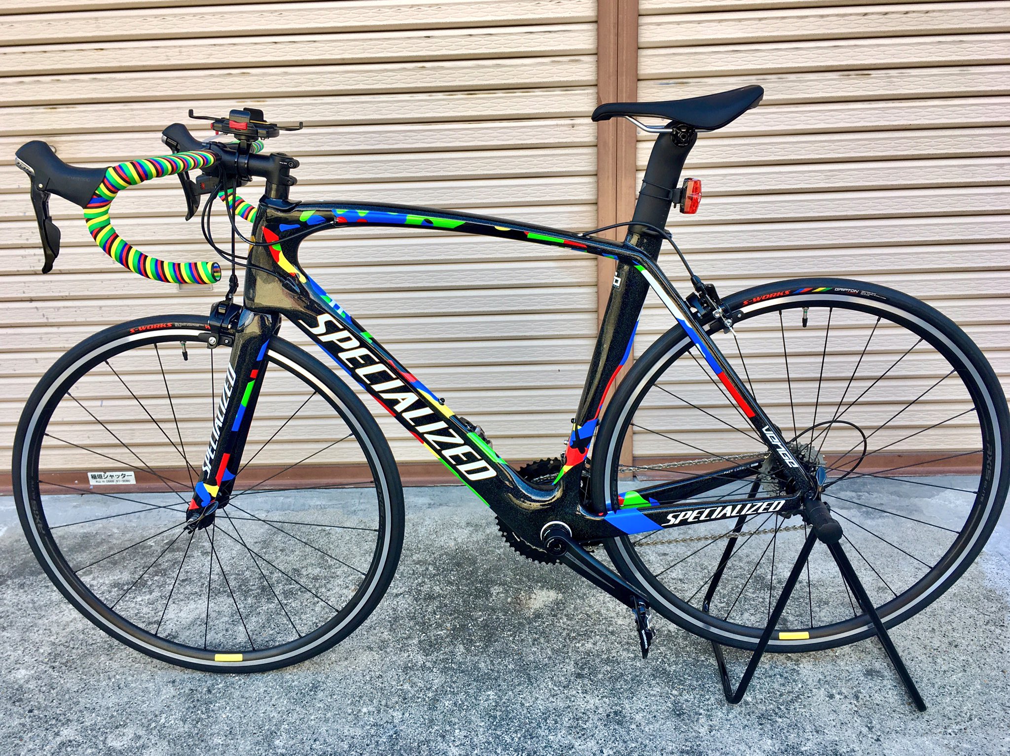 Tack朗 ﾋｽﾃﾘｯｸﾊﾟﾆｯｸ 先日ロードバイク納車しました まってたんだよ Specialized Venge Elite 17 サガンカラー O カラフルでむっちゃ可愛いよね 初心者ですがよろしくお願いします ロードバイク ロードバイク乗りと繋がりたい