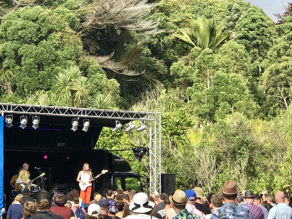 MorganWgtn's tweet photo. #Mermaidens owning it live at @CoastellaNZ #kapiti #Coastella https://t.co/Rz6ZIcfCyS