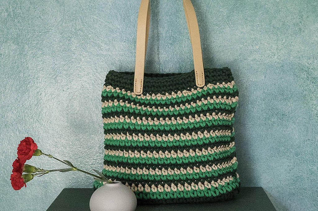 Mengsstudio01's tweet photo. it's time to start prepping for the 2018 #newcollection. #handknitted #tote bag from my #etsy shop.  #handmadeisthebest https://t.co/zE7geObXGZ