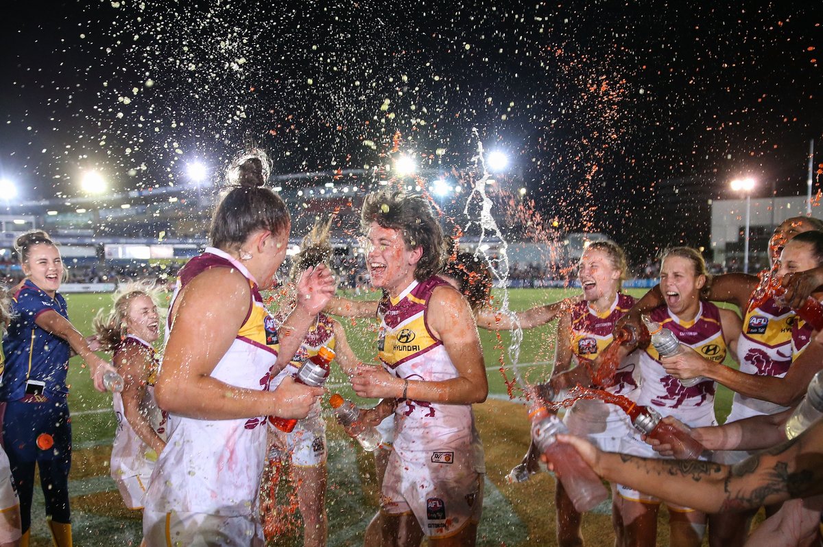 It's raining Gatorade ☔️ Stellar final term from the girls tonight, what a win!

#AFLWBluesLions
