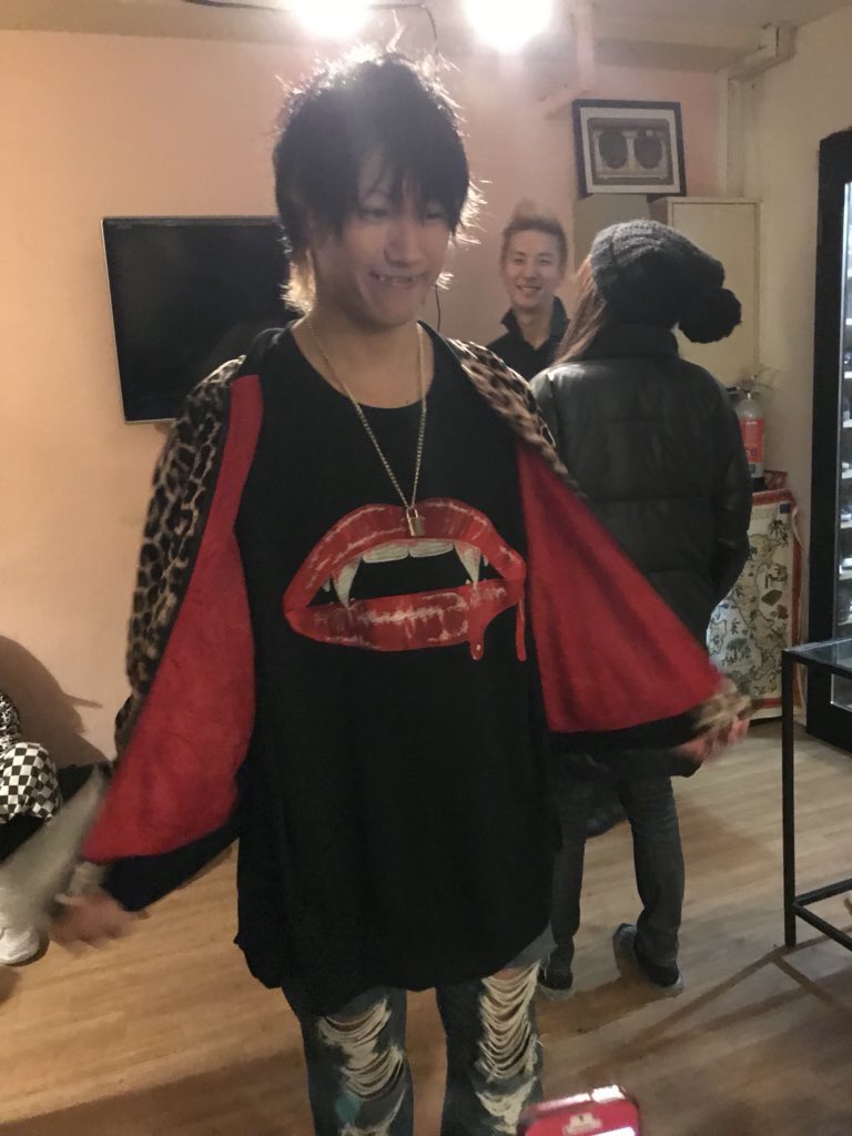 shinya_yuunari's tweet photo. コメントでニーホンジンとコウくんに嫌われてるよってのがあって自分はダンサーから嫌われてるかもダンサー辞めたいって思われてるって考えたりしてた
PUSHメンバーからも嫌われてるかもって…苦しんでる放送みて部屋に ももなな ガメラさん来て大丈夫？って挨拶してくれたん感動したし救われた(T . T) https://t.co/8MxC6Y7Rct