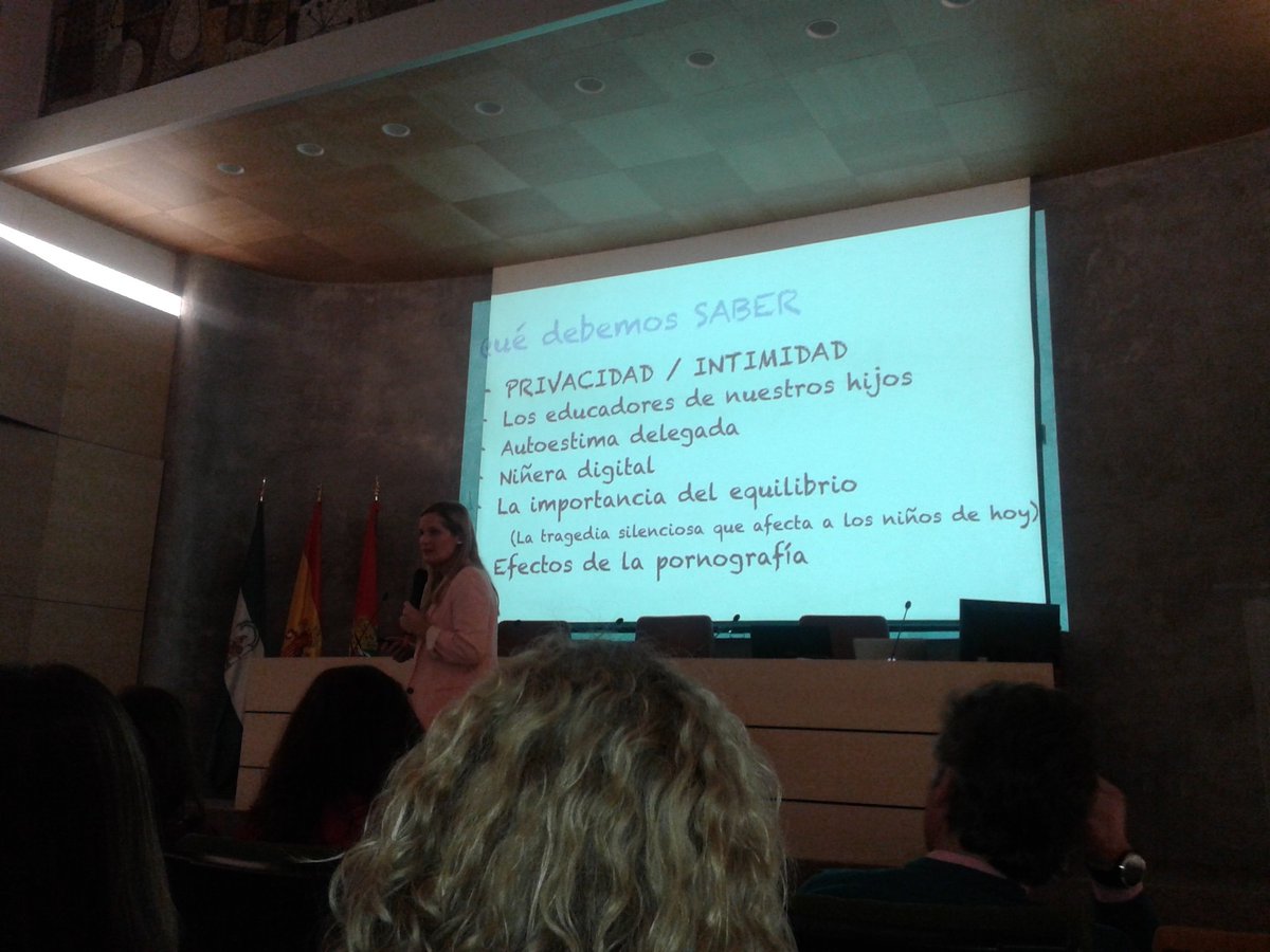 arantxa_toms's tweet photo. Educar en el uso de la tecnología es educar como siempre #respeto #autodominio #horarios #libertad #palomablanc https://t.co/gj3CH4aSbj