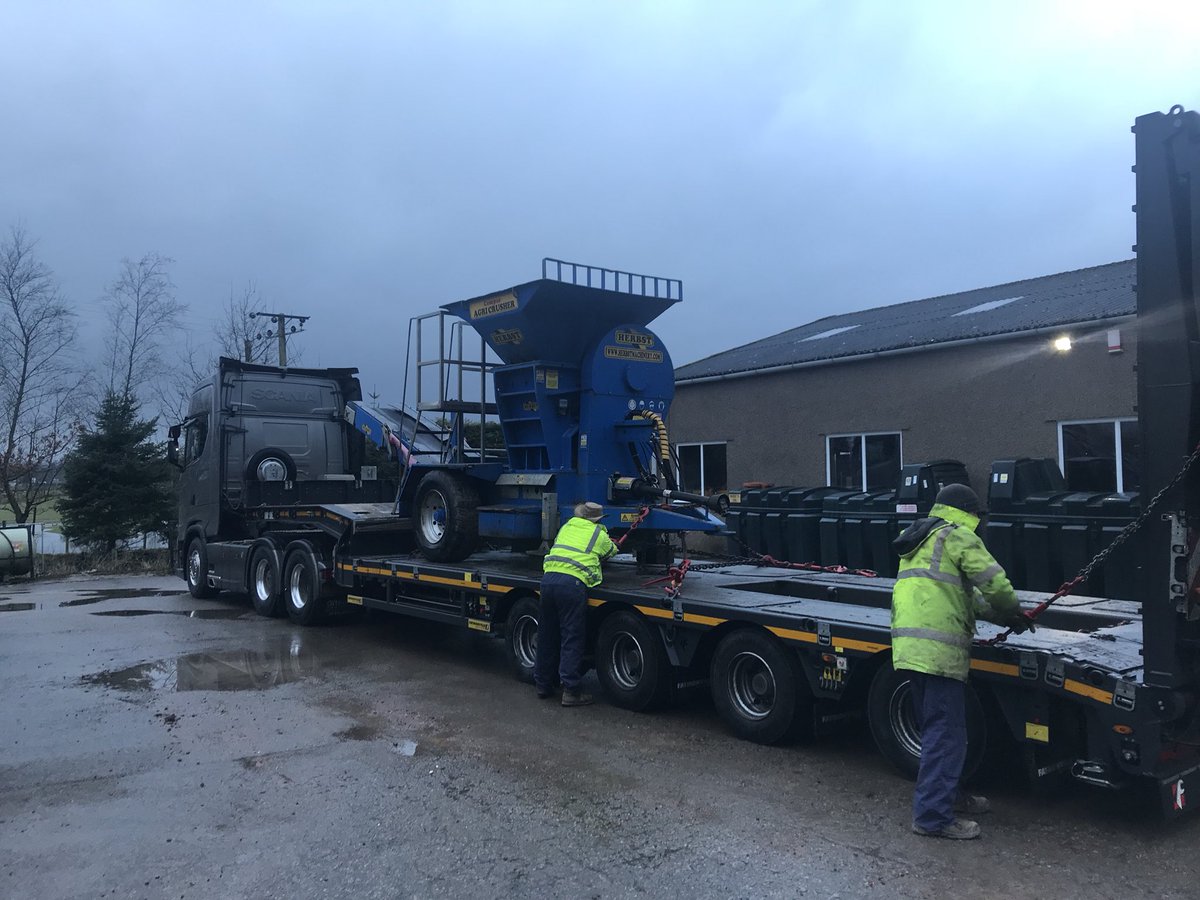 TandBCumbria's tweet image. Out with the old in with the new #Rubblemaster RM70GO compact crusher from @TandBCumbria collected first thing this morning #recycling #crushing