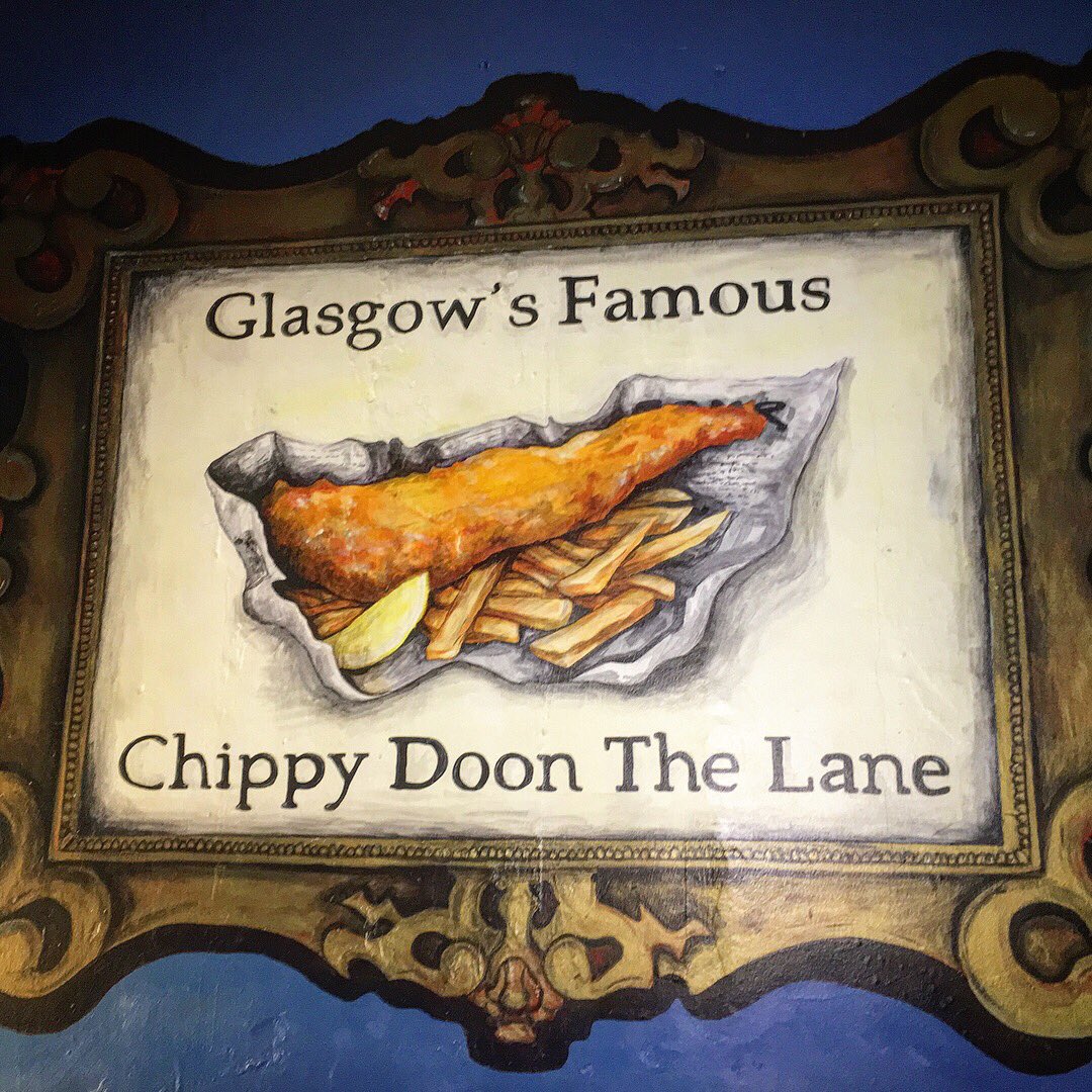 LittleCityFox's tweet photo. Valentine’s Day dinner at Chippy Doon The Lane 🐟🍟 this is another one which can be tricky as a #vegetarian coz you can’t actually have fish &amp; chips! But I really enjoyed my mozzarella sticks and mac &amp; cheese with chips and a side of pickled onions 😉 Martyn had a sausage supper https://t.co/u0LFTB7xPN