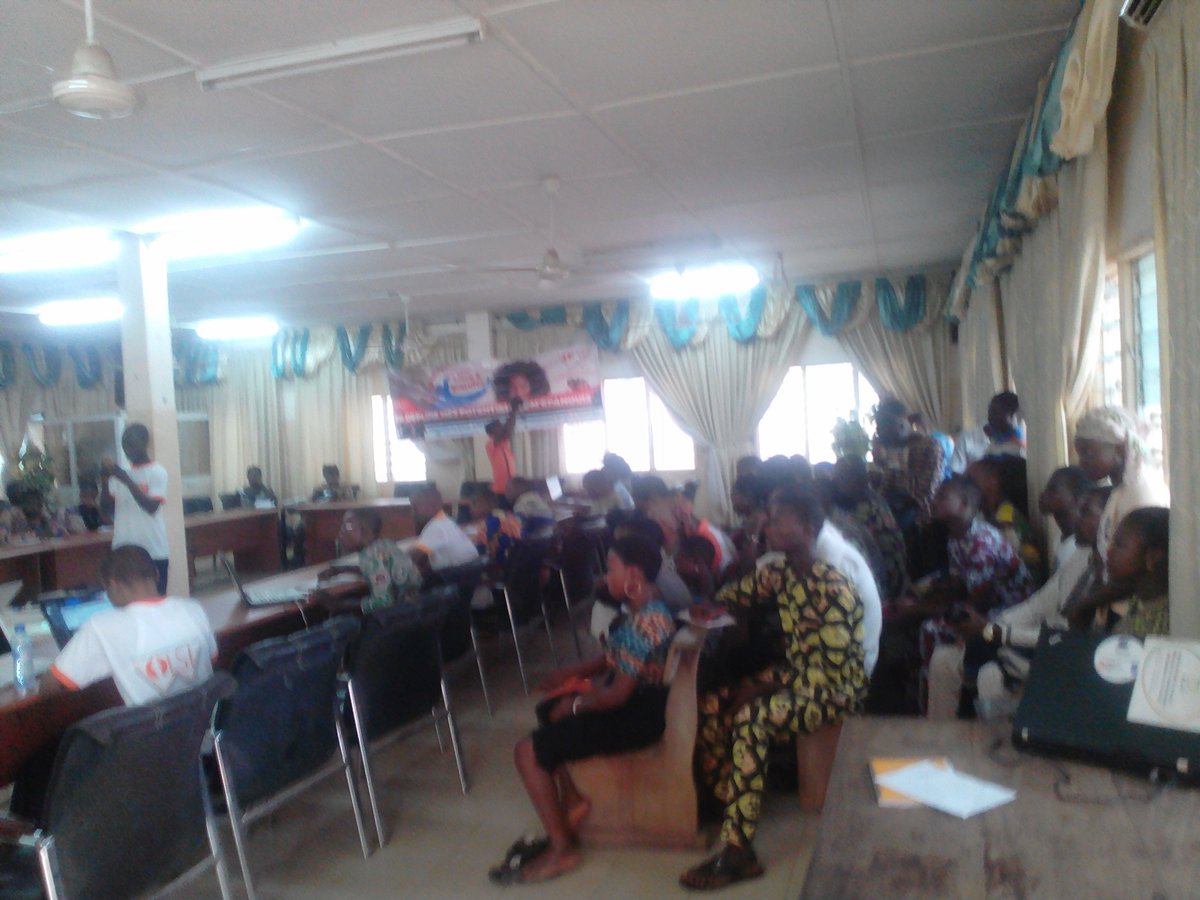 HounhouiEnock's tweet photo. Communications des formateurs de @WoLSI_Officiel au participant venir nombreux ce jour dans la @villeAvrankou .
#Wolsi @USEmbassyBenin @wasexo https://t.co/JiX0vjHzuZ