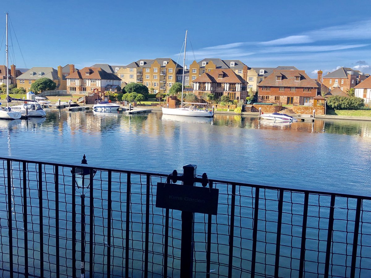 hunt_frame's tweet photo. Superb waterfront Apartment for sale £267,500 2 Bedroom with Bathroom and Ensuite. Must be seen. 01323416123 @HopkinsPartners https://t.co/D8ds4rTESi
