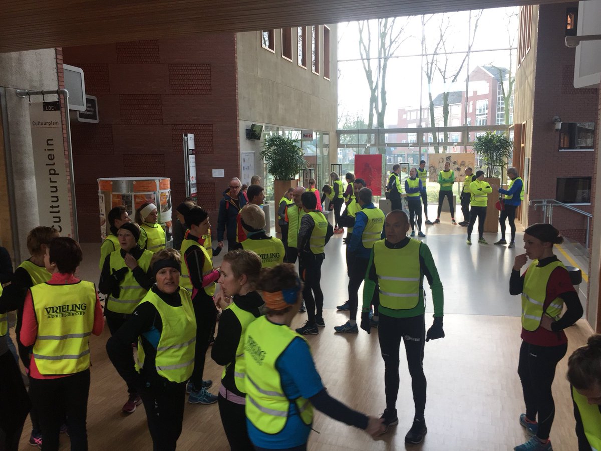 chriskuiper's tweet photo. Met een mooie groep enthousiaste lopers de 3e editie van “Feel the @CityRunHberg” gelopen. 5,10 of 15km onder begeleiding van tempomakers. Op naar de volgende, elke 3e zaterdag van de maand 👍👊🏃🏻🏃🏻🏃🏻 https://t.co/HZRffGnHqs