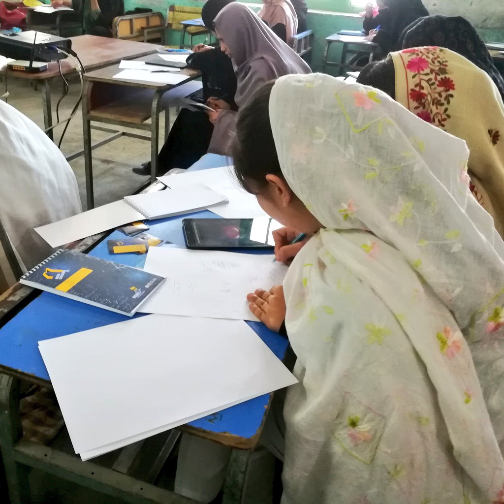 MathsSciencePK's tweet photo. Students solve a tough #maths equation in the given 2 minutes during #MathChallengePK

A total of 18 schools are participating in this contest! 

@mathchallengepk
@dawn_com
@EDeQUAL @EducationKP @KPGovernment https://t.co/8BmCWVydgP