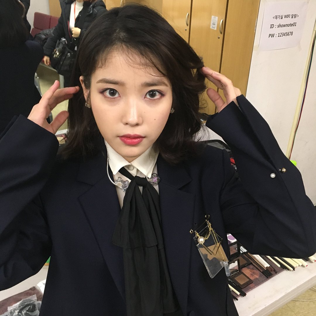 iu_snaps's tweet photo. [IU INSTAGRAM(9P1V)] dlwlrma: 가온차트어워즈✨감사합니다 4/9P https://t.co/QU9EqiW3K4 #kpopsnaps https://t.co/pKADeDjS0B