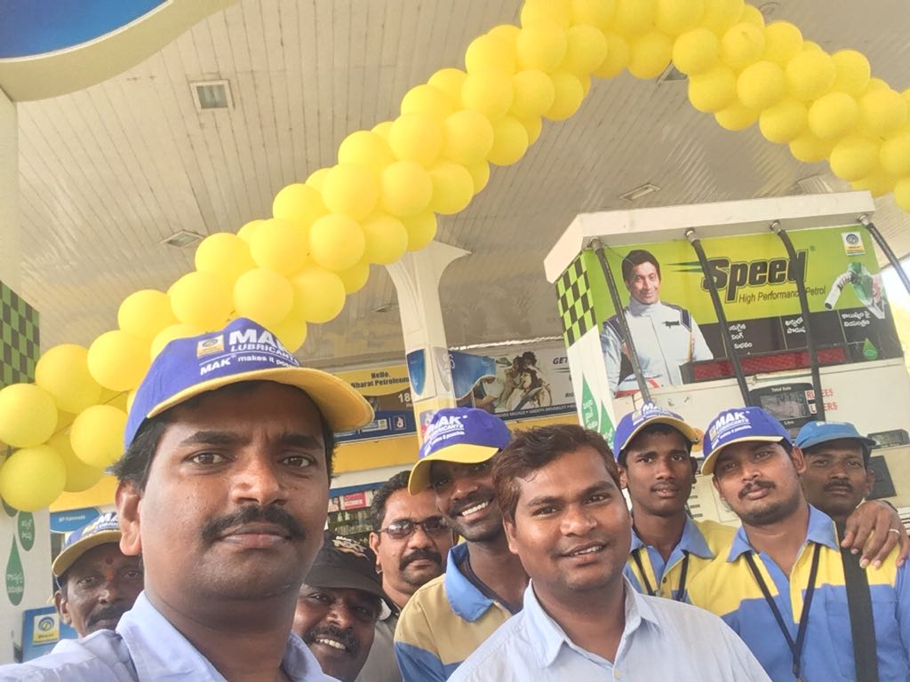 BPCRetailVizag's tweet photo. @BPCLRetail @BPCLimited @34Prabhu @AbbasAkhtar18 #SpeedDay celebrations at #BPKakinada, EastGodavari Dist #ecofriendlyspeed #SpeedSelfie https://t.co/n6okZBGuMO