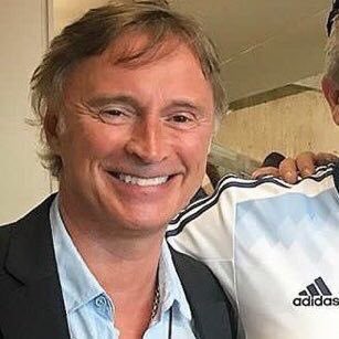 KimberleyBraham's tweet photo. Such a beautiful picture, I love it. Love @robertcarlyle_ . He looks amazing. https://t.co/2ReAZqoami