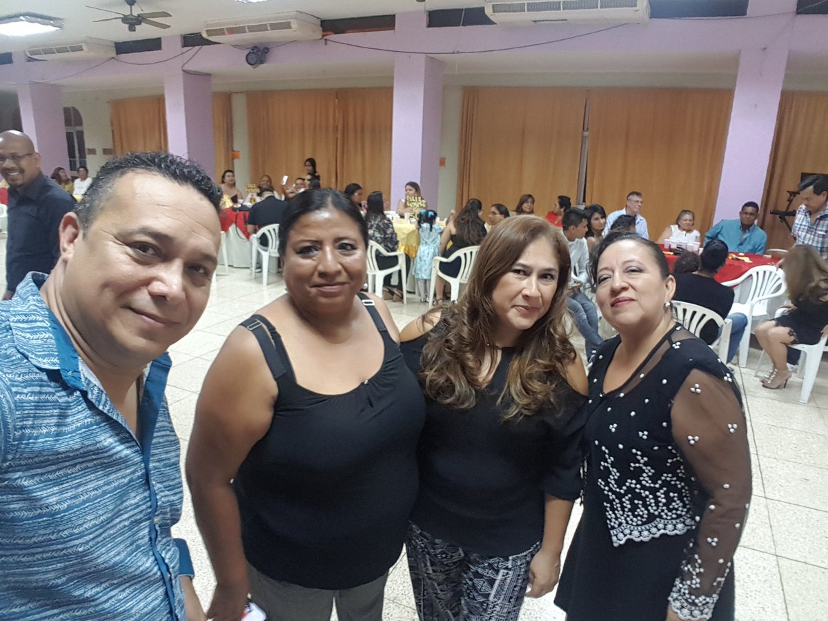Hglaurido's tweet photo. En el cumple de Marthita Izquierdo desde Alemania vino a celebrar su cumple a su tierr y con su gente. Linda fiesta. Mis ex compañeras de aulas del Glorioso J.P.I. https://t.co/JELDhbSK1S